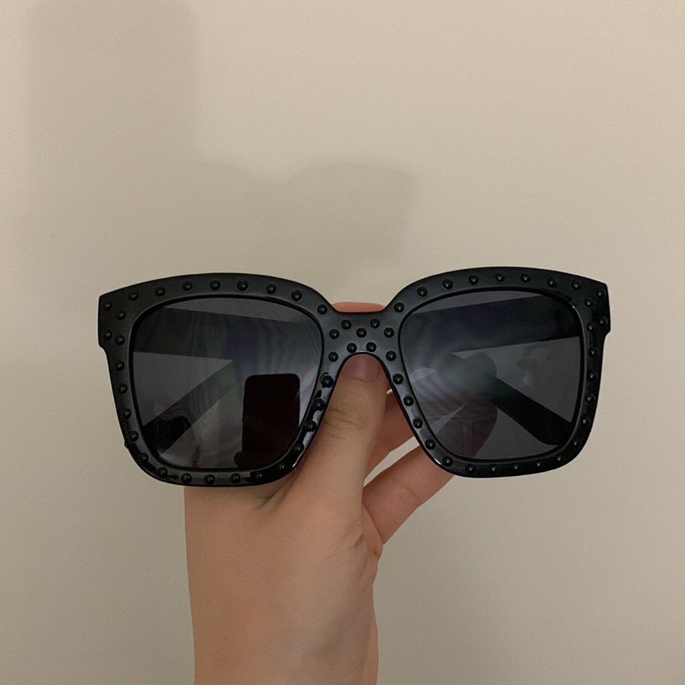 Steve Madden Studded Glossy Black Sunglasses